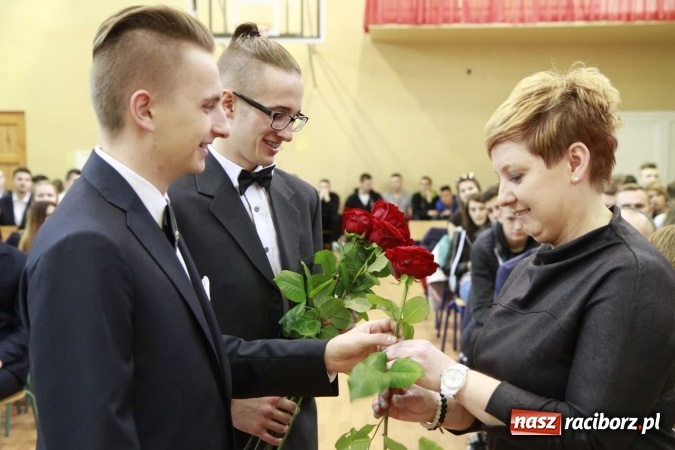 Zdjęcie w galerii na portalu naszraciborz.pl: ZSOMS pożegnał wczoraj swoich maturzystów wiadomości z regionu