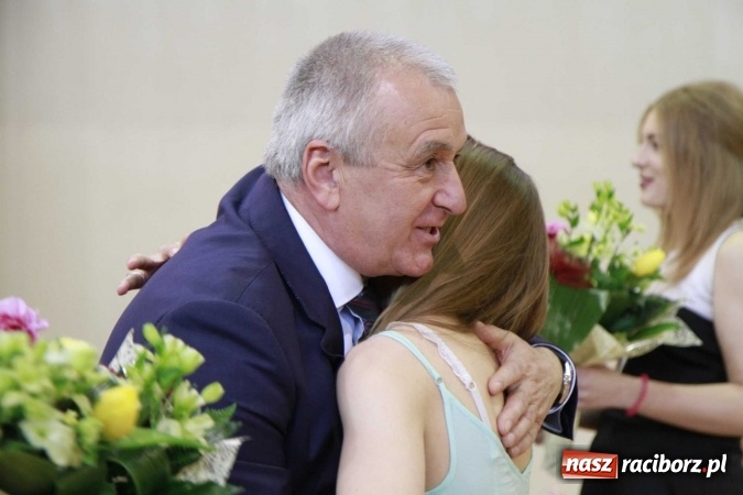 Zdjęcie w galerii na portalu naszraciborz.pl: ZSOMS pożegnał wczoraj swoich maturzystów wiadomości z regionu