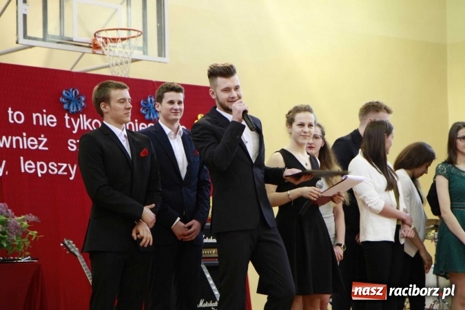 Zdjęcie w galerii na portalu naszraciborz.pl: ZSOMS pożegnał wczoraj swoich maturzystów wiadomości z regionu