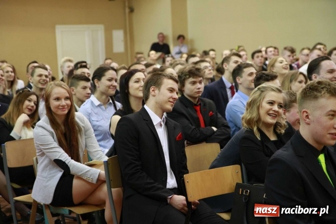 Zdjęcie w galerii na portalu naszraciborz.pl: ZSOMS pożegnał wczoraj swoich maturzystów wiadomości z regionu