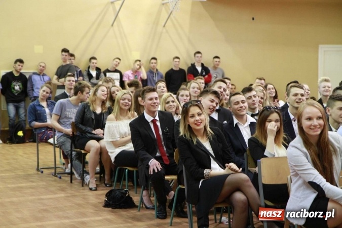 Zdjęcie w galerii na portalu naszraciborz.pl: ZSOMS pożegnał wczoraj swoich maturzystów wiadomości z regionu