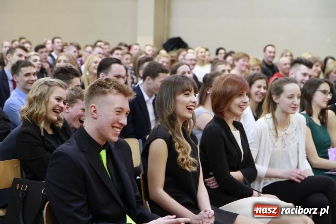 Zdjęcie w galerii na portalu naszraciborz.pl: ZSOMS pożegnał wczoraj swoich maturzystów wiadomości z regionu