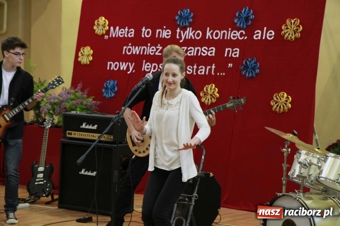 Zdjęcie w galerii na portalu naszraciborz.pl: ZSOMS pożegnał wczoraj swoich maturzystów wiadomości z regionu