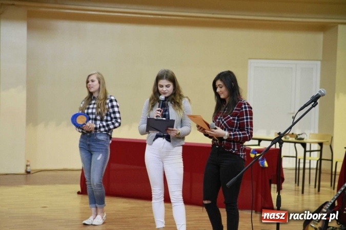 Zdjęcie w galerii na portalu naszraciborz.pl: ZSOMS pożegnał wczoraj swoich maturzystów wiadomości z regionu