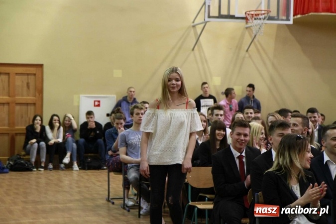Zdjęcie w galerii na portalu naszraciborz.pl: ZSOMS pożegnał wczoraj swoich maturzystów wiadomości z regionu