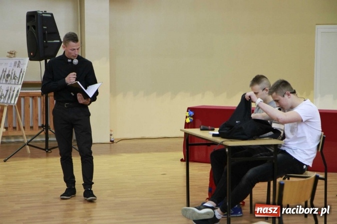 Zdjęcie w galerii na portalu naszraciborz.pl: ZSOMS pożegnał wczoraj swoich maturzystów wiadomości z regionu