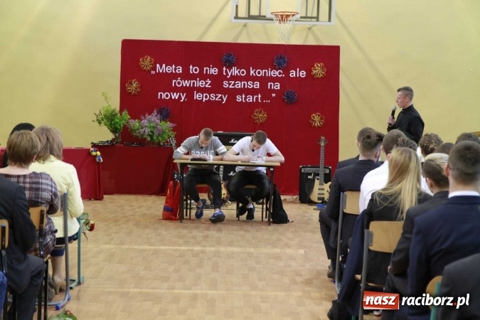 Zdjęcie w galerii na portalu naszraciborz.pl: ZSOMS pożegnał wczoraj swoich maturzystów wiadomości z regionu