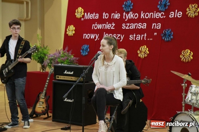 Zdjęcie w galerii na portalu naszraciborz.pl: ZSOMS pożegnał wczoraj swoich maturzystów wiadomości z regionu