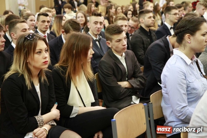 Zdjęcie w galerii na portalu naszraciborz.pl: ZSOMS pożegnał wczoraj swoich maturzystów wiadomości z regionu