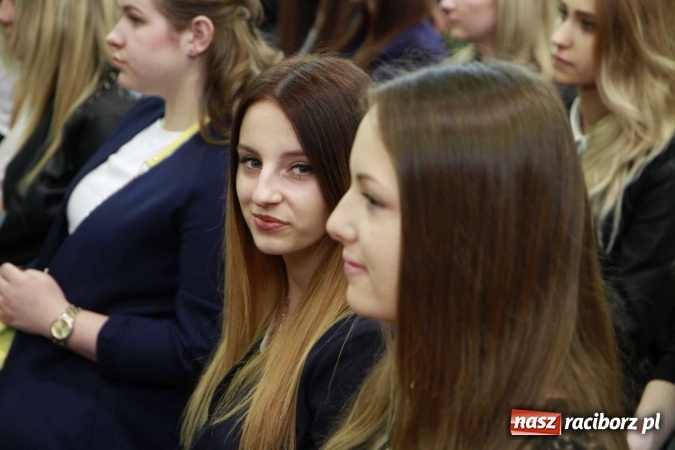 Zdjęcie w galerii na portalu naszraciborz.pl: ZSOMS pożegnał wczoraj swoich maturzystów wiadomości z regionu