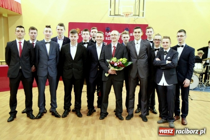 Zdjęcie w galerii na portalu naszraciborz.pl: ZSOMS pożegnał wczoraj swoich maturzystów wiadomości z regionu