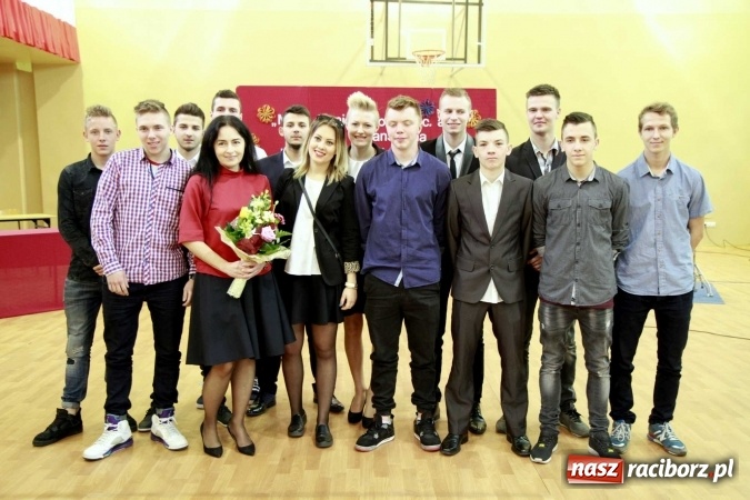 Zdjęcie w galerii na portalu naszraciborz.pl: ZSOMS pożegnał wczoraj swoich maturzystów wiadomości z regionu