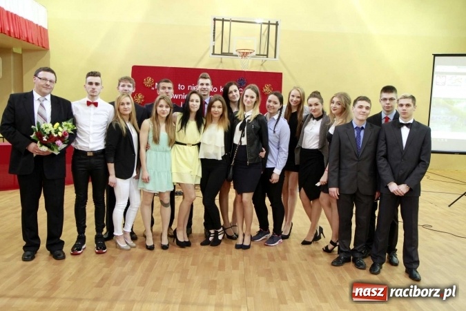 Zdjęcie w galerii na portalu naszraciborz.pl: ZSOMS pożegnał wczoraj swoich maturzystów wiadomości z regionu