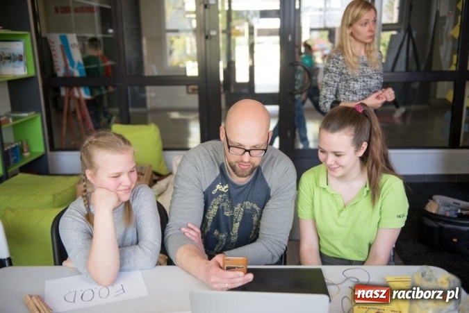 Zdjęcie w galerii na portalu naszraciborz.pl: Warsztaty dizajnerskie w szkole w Raciborzu wiadomości z regionu