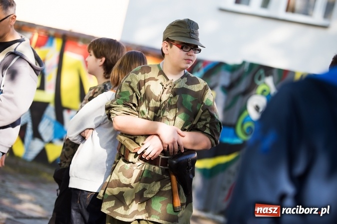 Zdjęcie w galerii na portalu naszraciborz.pl: Piknik dla miłośników militariów i historii w Strzesze wiadomości z regionu