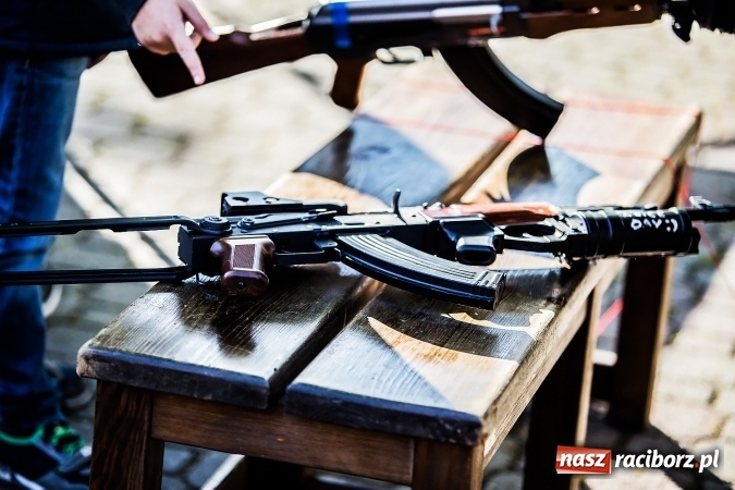 Zdjęcie w galerii na portalu naszraciborz.pl: Piknik dla miłośników militariów i historii w Strzesze wiadomości z regionu