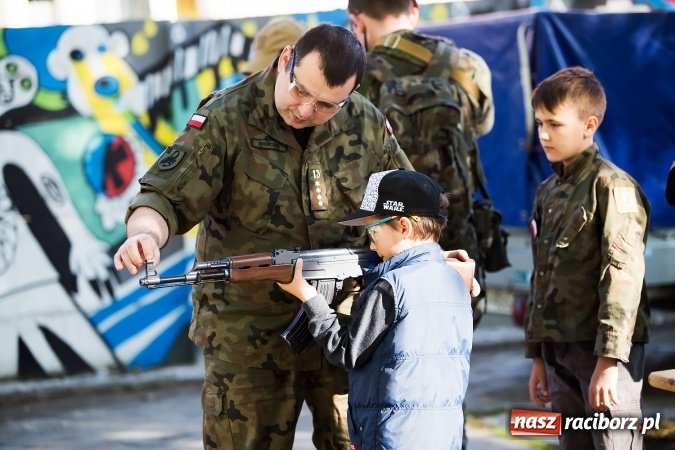 Zdjęcie w galerii na portalu naszraciborz.pl: Piknik dla miłośników militariów i historii w Strzesze wiadomości z regionu