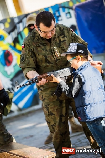 Zdjęcie w galerii na portalu naszraciborz.pl: Piknik dla miłośników militariów i historii w Strzesze wiadomości z regionu
