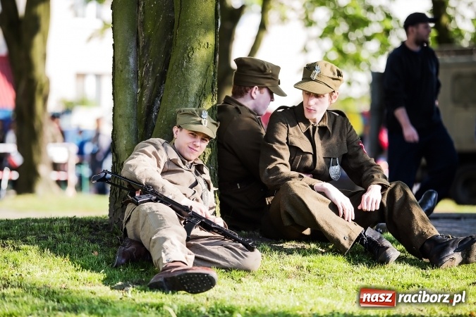 Zdjęcie w galerii na portalu naszraciborz.pl: Piknik dla miłośników militariów i historii w Strzesze wiadomości z regionu