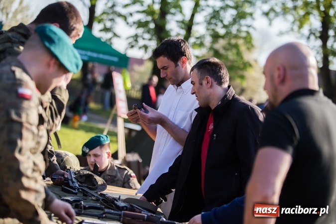 Zdjęcie w galerii na portalu naszraciborz.pl: Piknik dla miłośników militariów i historii w Strzesze wiadomości z regionu