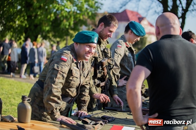 Zdjęcie w galerii na portalu naszraciborz.pl: Piknik dla miłośników militariów i historii w Strzesze wiadomości z regionu