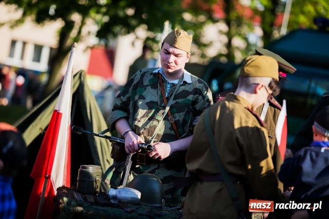 Zdjęcie w galerii na portalu naszraciborz.pl: Piknik dla miłośników militariów i historii w Strzesze wiadomości z regionu