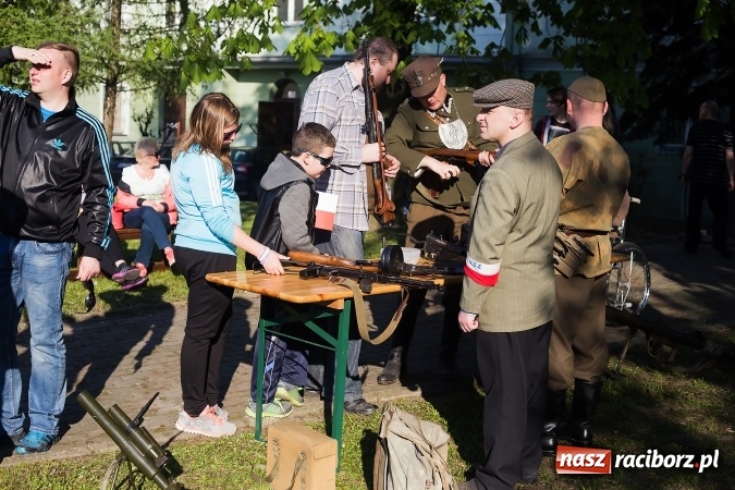 Zdjęcie w galerii na portalu naszraciborz.pl: Piknik dla miłośników militariów i historii w Strzesze wiadomości z regionu
