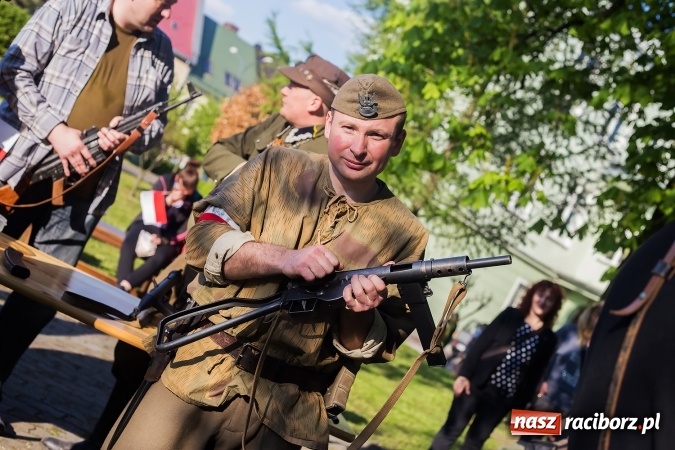 Zdjęcie w galerii na portalu naszraciborz.pl: Piknik dla miłośników militariów i historii w Strzesze wiadomości z regionu