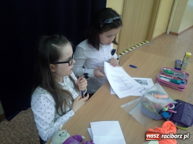 Zdjęcie w galerii na portalu naszraciborz.pl: Międzyszkolny Konkurs Lektur w SP 4  wiadomości z regionu