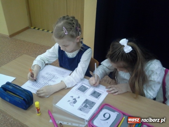 Zdjęcie w galerii na portalu naszraciborz.pl: Międzyszkolny Konkurs Lektur w SP 4  wiadomości z regionu