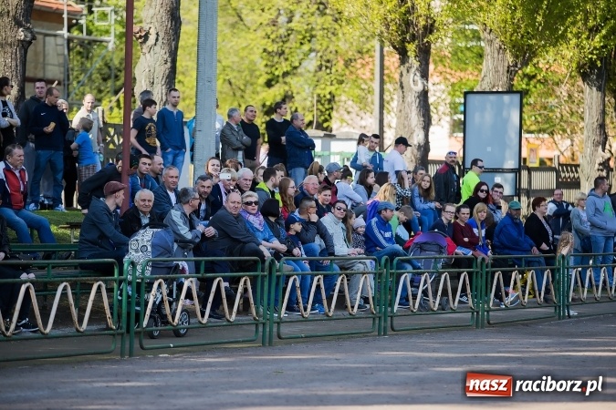 Zdjęcie w galerii na portalu naszraciborz.pl: Co za emocje! Futbol amerykański hitem w Raciborzu. Wysoka wygrana Raptors wiadomości z regionu