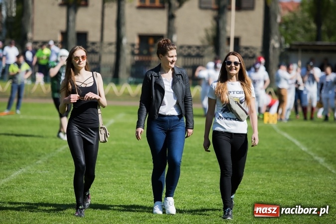 Zdjęcie w galerii na portalu naszraciborz.pl: Co za emocje! Futbol amerykański hitem w Raciborzu. Wysoka wygrana Raptors wiadomości z regionu