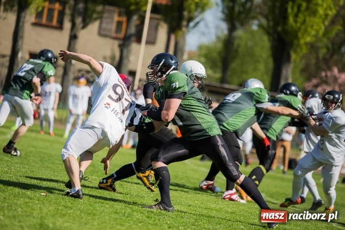 Zdjęcie w galerii na portalu naszraciborz.pl: Co za emocje! Futbol amerykański hitem w Raciborzu. Wysoka wygrana Raptors wiadomości z regionu