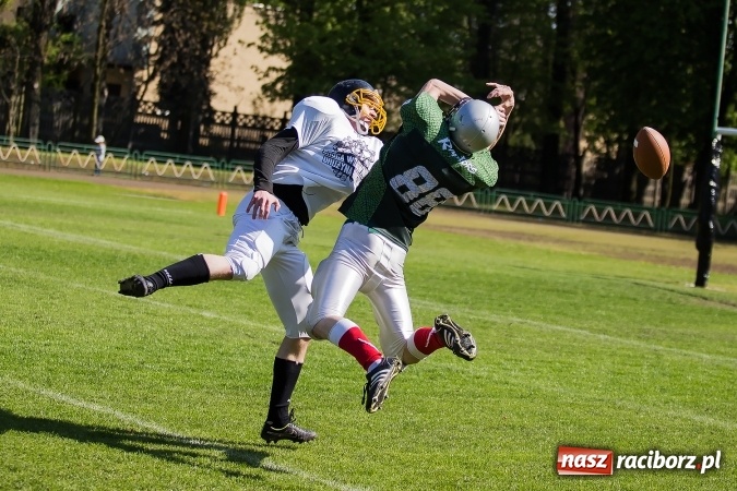 Zdjęcie w galerii na portalu naszraciborz.pl: Co za emocje! Futbol amerykański hitem w Raciborzu. Wysoka wygrana Raptors wiadomości z regionu