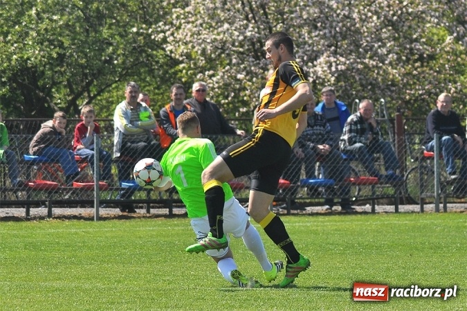 Zdjęcie w galerii na portalu naszraciborz.pl: Błyskawiczne gole Kocota dały zwycięstwo Lubomi wiadomości z regionu