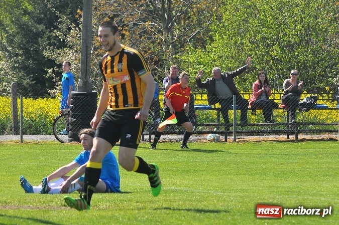 Zdjęcie w galerii na portalu naszraciborz.pl: Błyskawiczne gole Kocota dały zwycięstwo Lubomi wiadomości z regionu