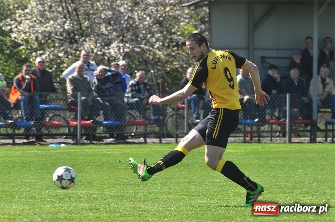 Zdjęcie w galerii na portalu naszraciborz.pl: Błyskawiczne gole Kocota dały zwycięstwo Lubomi wiadomości z regionu