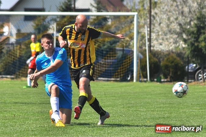Zdjęcie w galerii na portalu naszraciborz.pl: Błyskawiczne gole Kocota dały zwycięstwo Lubomi wiadomości z regionu