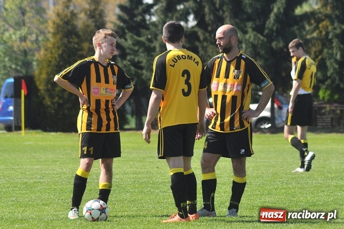 Zdjęcie w galerii na portalu naszraciborz.pl: Błyskawiczne gole Kocota dały zwycięstwo Lubomi wiadomości z regionu