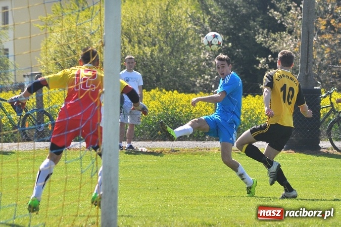 Zdjęcie w galerii na portalu naszraciborz.pl: Błyskawiczne gole Kocota dały zwycięstwo Lubomi wiadomości z regionu
