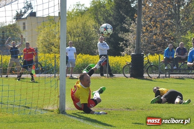 Zdjęcie w galerii na portalu naszraciborz.pl: Błyskawiczne gole Kocota dały zwycięstwo Lubomi wiadomości z regionu