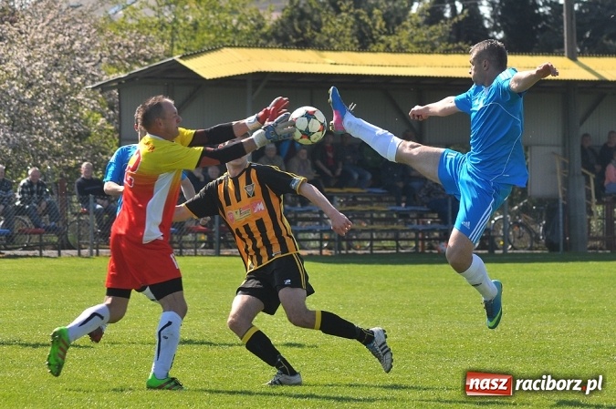 Zdjęcie w galerii na portalu naszraciborz.pl: Błyskawiczne gole Kocota dały zwycięstwo Lubomi wiadomości z regionu