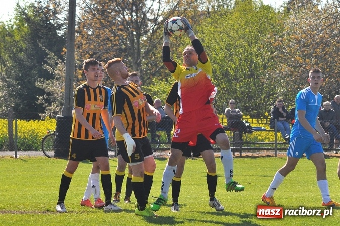 Zdjęcie w galerii na portalu naszraciborz.pl: Błyskawiczne gole Kocota dały zwycięstwo Lubomi wiadomości z regionu