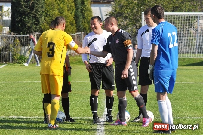 Zdjęcie w galerii na portalu naszraciborz.pl: A klasa: Trzy punkty zostały w Chałupkach wiadomości z regionu