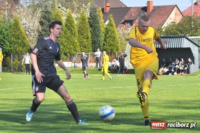 Zdjęcie w galerii na portalu naszraciborz.pl: A klasa: Trzy punkty zostały w Chałupkach wiadomości z regionu