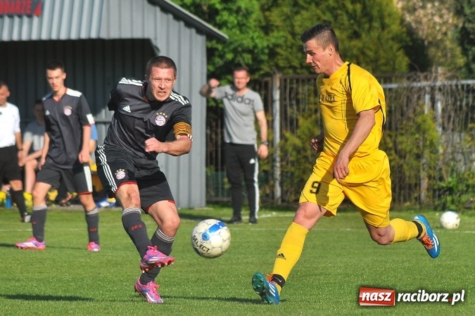 Zdjęcie w galerii na portalu naszraciborz.pl: A klasa: Trzy punkty zostały w Chałupkach wiadomości z regionu