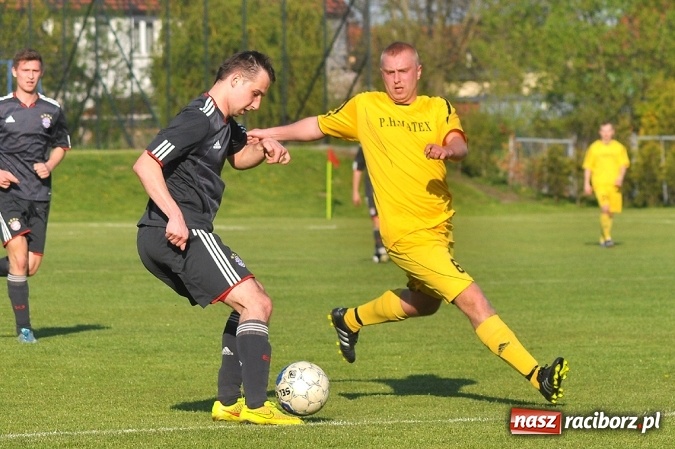Zdjęcie w galerii na portalu naszraciborz.pl: A klasa: Trzy punkty zostały w Chałupkach wiadomości z regionu