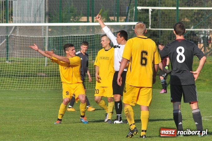 Zdjęcie w galerii na portalu naszraciborz.pl: A klasa: Trzy punkty zostały w Chałupkach wiadomości z regionu