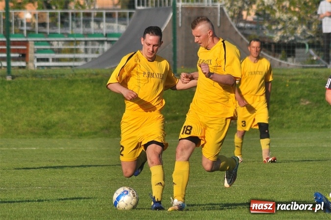 Zdjęcie w galerii na portalu naszraciborz.pl: A klasa: Trzy punkty zostały w Chałupkach wiadomości z regionu