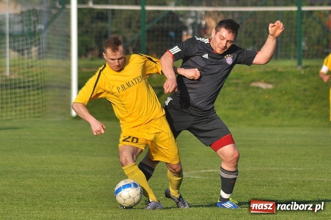 Zdjęcie w galerii na portalu naszraciborz.pl: A klasa: Trzy punkty zostały w Chałupkach wiadomości z regionu